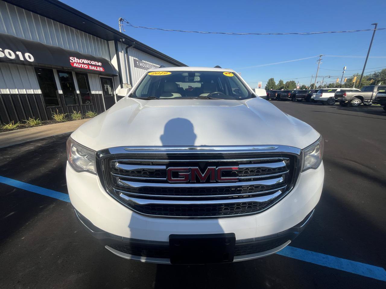 Used 2019 GMC Acadia SLT w/ LPO, Cargo Package AWD/4WD image 2