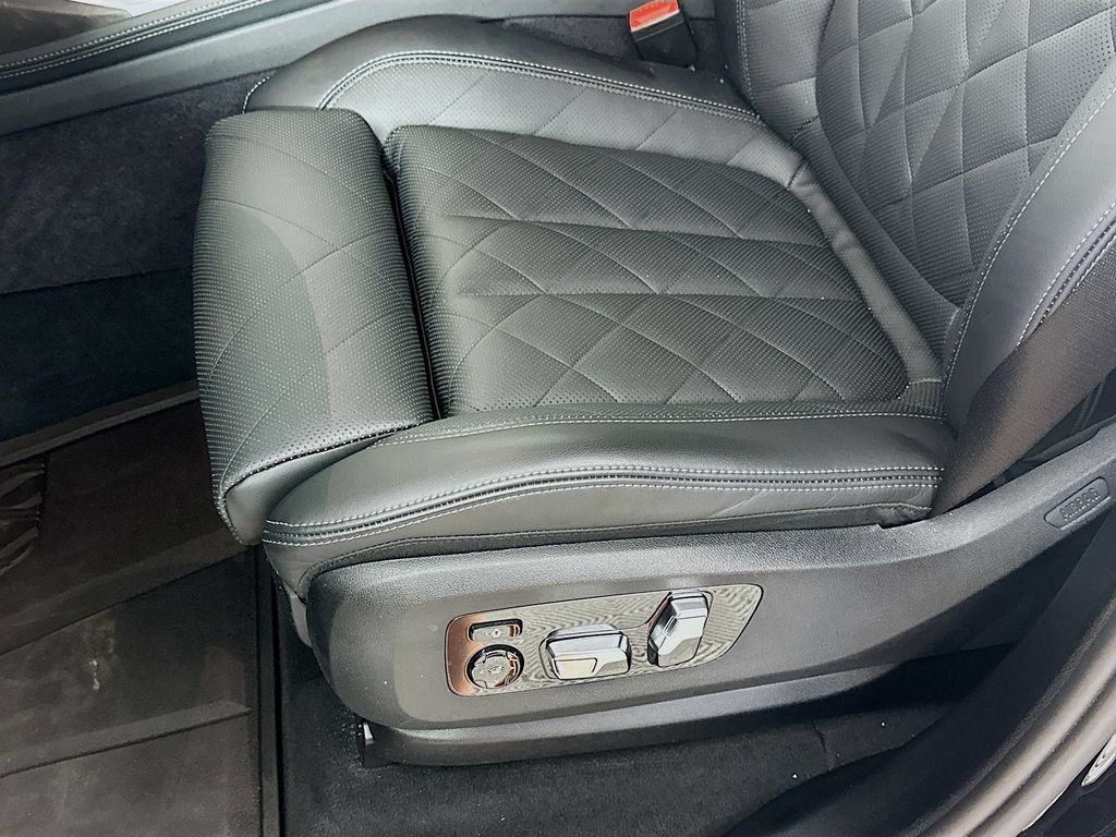 Used 2026 BMW X7 xDrive40i AWD/4WD image 27