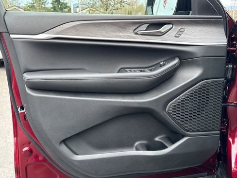 New 2025 Jeep Grand Cherokee Limited w/ Black Appearance Package image 18