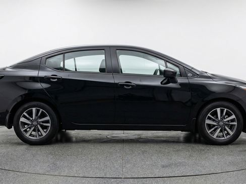 Used 2025 Nissan Versa SV FWD image 11