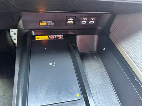Used 2025 Toyota Camry SE w/ Convenience Package FWD image 12