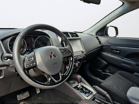 Used 2025 Mitsubishi Outlander Sport LE AWD/4WD image 27