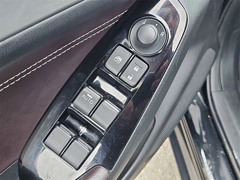 Used 2017 MAZDA MAZDA3 Touring image 23