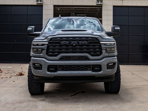 Used 2025 RAM 3500 Limited AWD/4WD image 3
