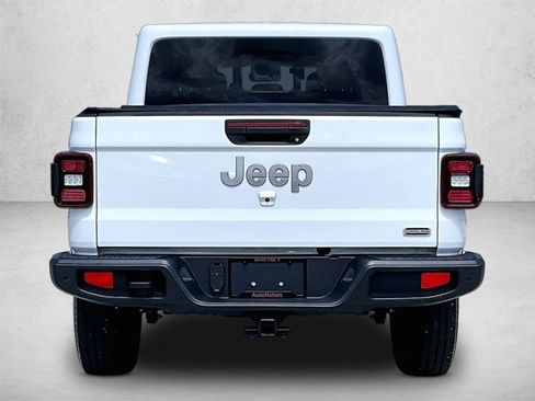 Used 2021 Jeep Gladiator Overland AWD/4WD image 4