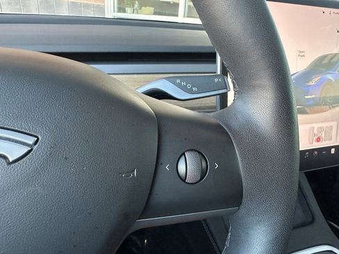 Used 2023 Tesla Model Y Performance image 17