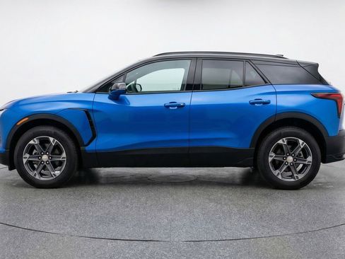Used 2025 Chevrolet Blazer LT FWD image 5