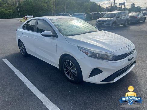 Used 2023 Kia Forte LXS w/ LXS Technology Package FWD image 2