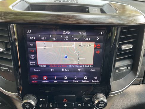 Used 2019 RAM 1500 Laramie AWD/4WD image 29