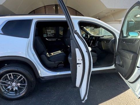 Used 2025 GMC Acadia Elevation AWD/4WD image 9