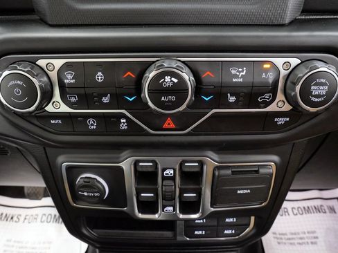 Used 2021 Jeep Wrangler Unlimited Sahara w/ LED Lighting Group AWD/4WD image 27