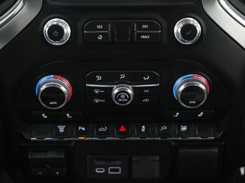 Used 2023 GMC Sierra 2500 SLT w/ Gooseneck/5TH Wheel Package image 16