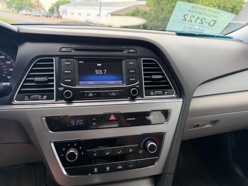 Used 2015 Hyundai Sonata SE w/ Option Group 09 FWD image 11