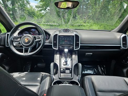 Used 2018 Porsche Cayenne AWD/4WD image 12
