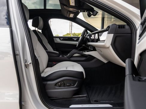 Certified 2026 Porsche Cayenne Coupe image 43