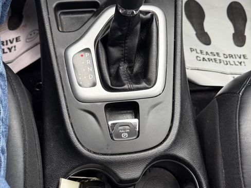 Used 2017 Jeep Cherokee Overland image 10