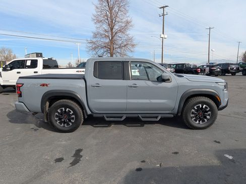 Used 2022 Nissan Frontier PRO-4X image 2
