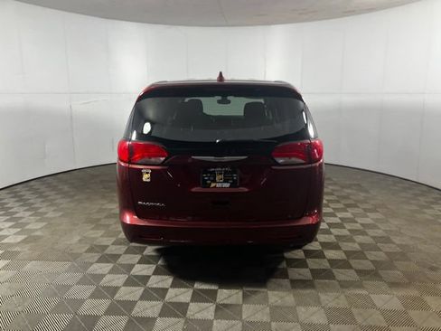 Used 2017 Chrysler Pacifica Touring FWD image 4