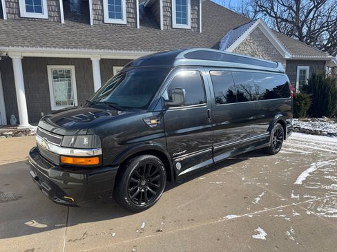 Used 2019 Chevrolet Express 2500 RWD 2500 155 image 2