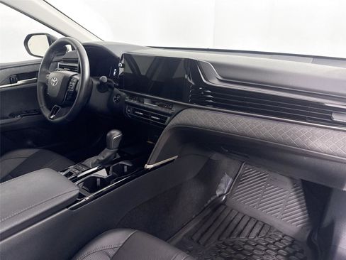Used 2025 Toyota Camry XLE image 45