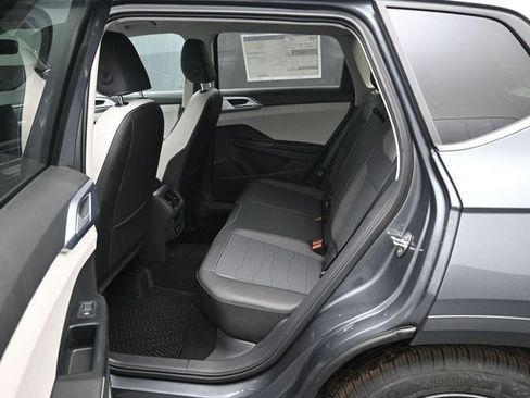 New 2026 Volkswagen Taos SE image 11