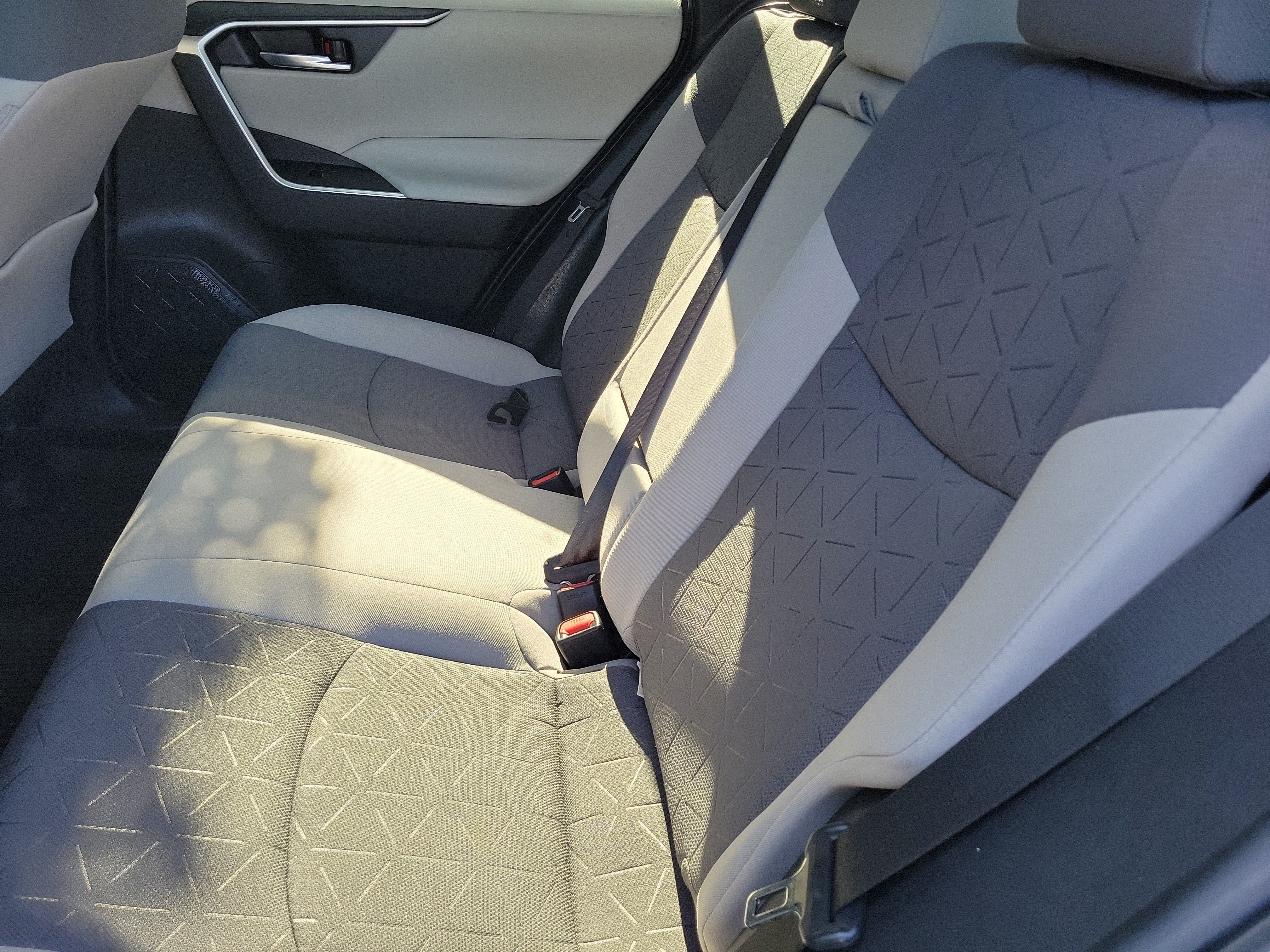 Used 2022 Toyota RAV4 XLE AWD/4WD image 10
