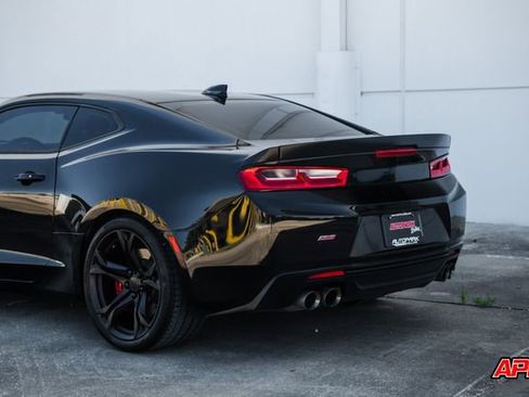Used 2018 Chevrolet Camaro SS image 40