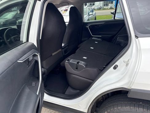 Used 2019 Toyota RAV4 LE w/ Carpet Mat Package AWD/4WD image 27
