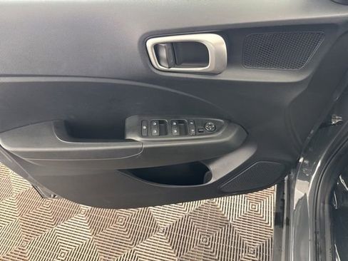 Used 2025 Hyundai Venue SEL FWD image 19