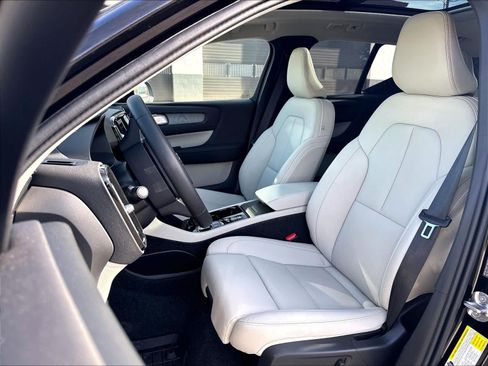 New 2026 Volvo XC40 B5 Ultra w/ Protection Package Premier AWD/4WD image 11