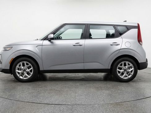 Used 2025 Kia Soul LX w/ LX Technology Package FWD image 5