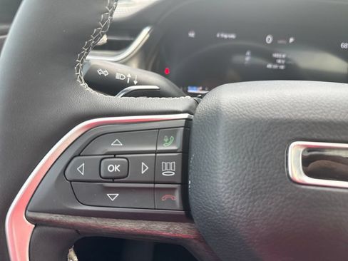 Used 2025 Jeep Grand Cherokee Limited AWD/4WD image 26