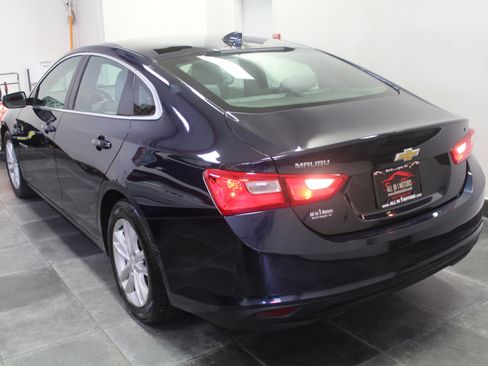 Used 2017 Chevrolet Malibu LT image 4