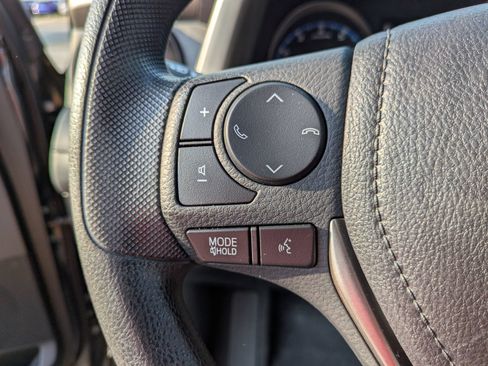 Used 2017 Toyota RAV4 LE FWD image 18