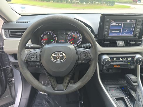 Used 2022 Toyota RAV4 XLE w/ Convenience Package FWD image 15