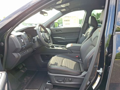 New 2025 Nissan Pathfinder Rock Creek image 7