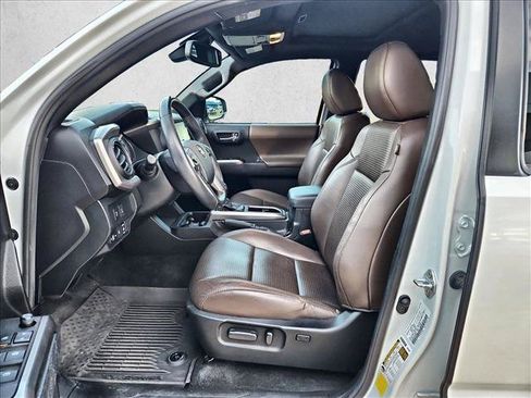 Used 2021 Toyota Tacoma Limited AWD/4WD image 17