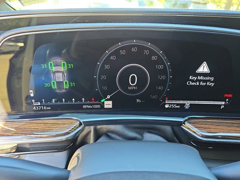 Used 2021 Cadillac Escalade ESV Premium Luxury image 20