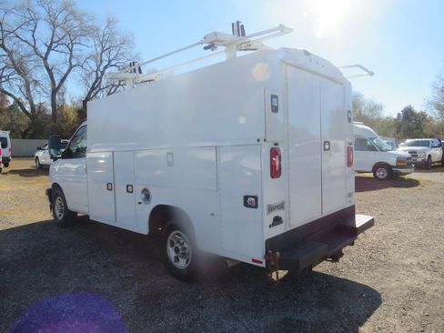 Used 2022 GMC Savana 3500 G3500 139 in. w/ Power Convenience Package image 7