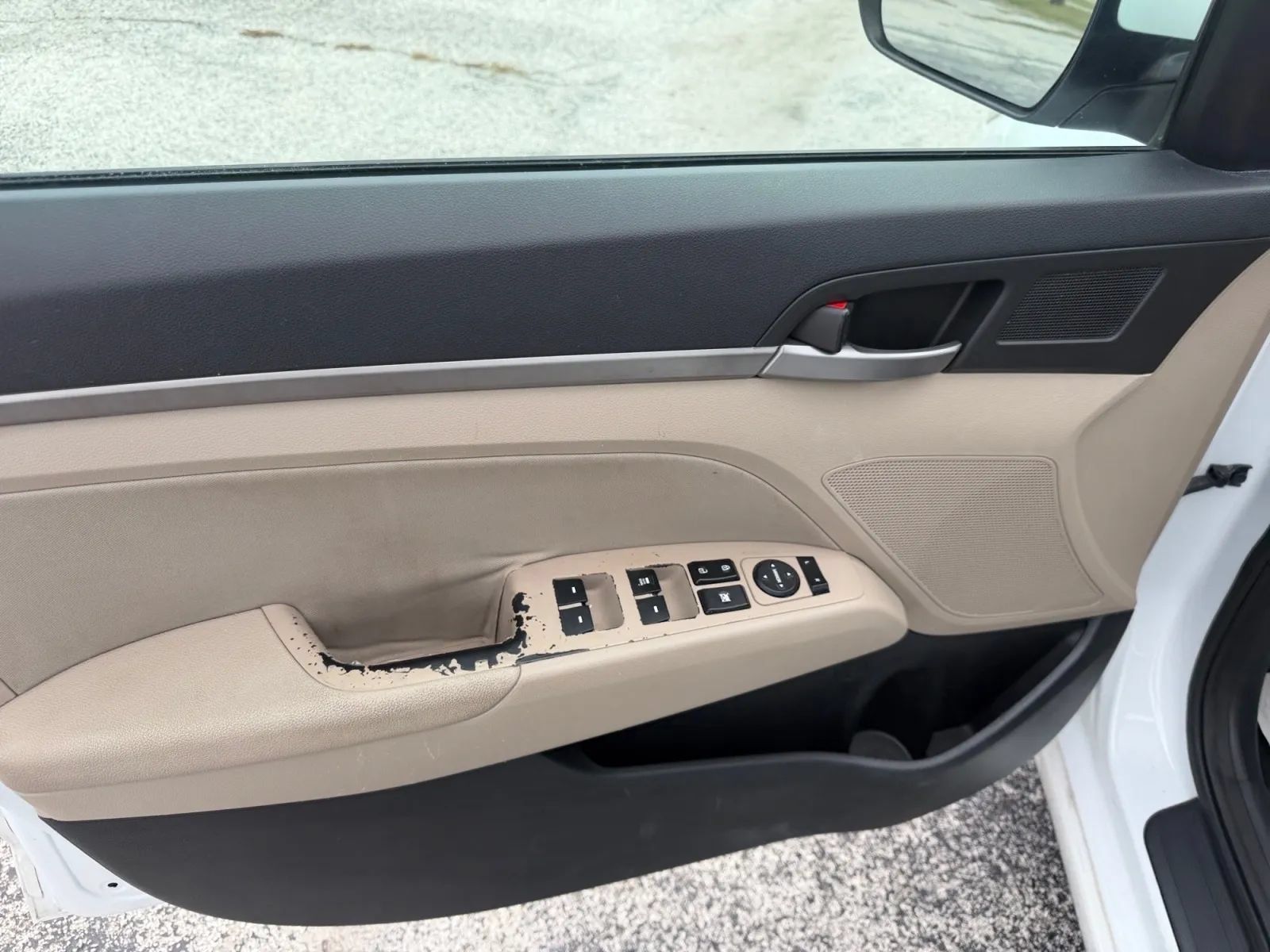 Used 2017 Hyundai Elantra SE FWD image 11