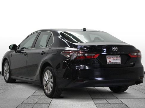 Used 2022 Toyota Camry LE image 5