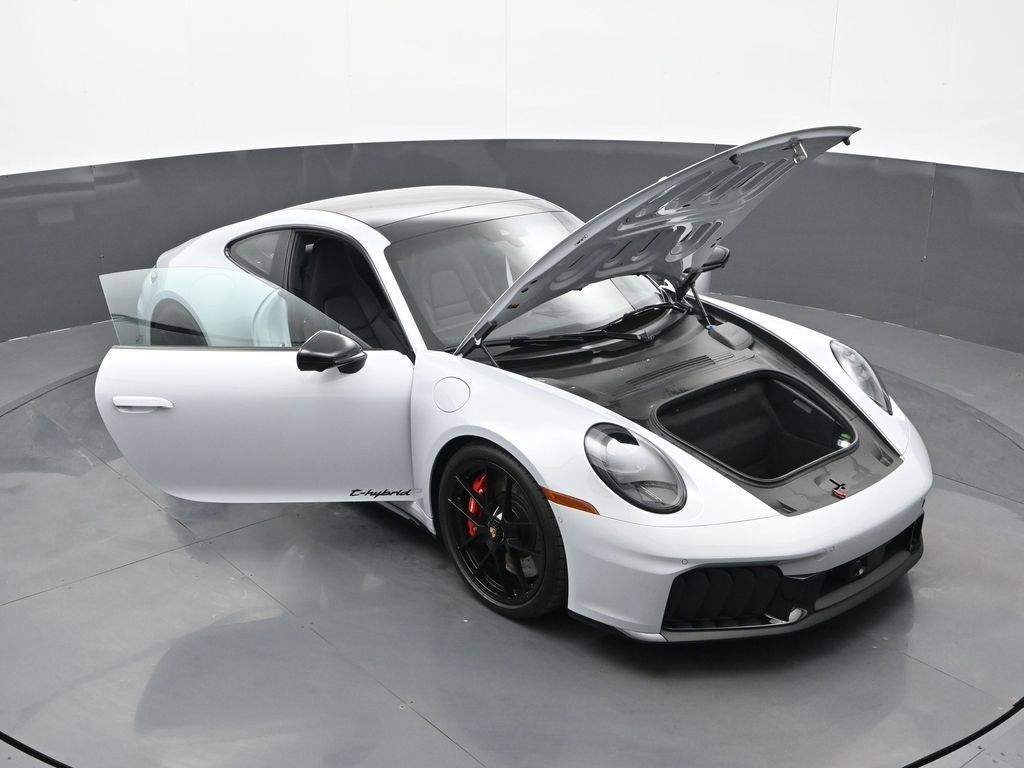 Certified 2026 Porsche 911 Carrera 4 GTS AWD/4WD image 28