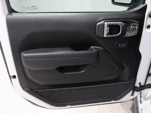 Certified 2024 Jeep Wrangler Willys image 15