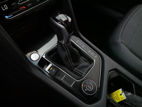 Certified 2025 Volkswagen Taos SE AWD/4WD image 24