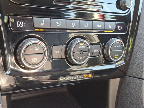 Certified 2022 Volkswagen Passat 2.0T FWD image 17