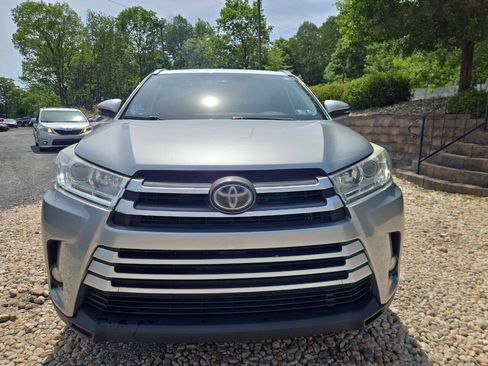 Used 2018 Toyota Highlander XLE AWD/4WD image 2