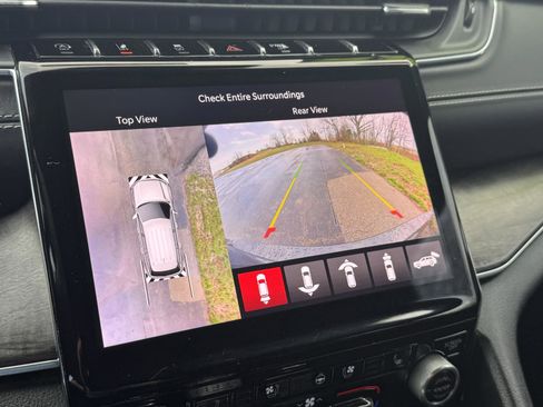 Used 2022 Jeep Grand Cherokee L Overland w/ Advanced Protech Group III image 21