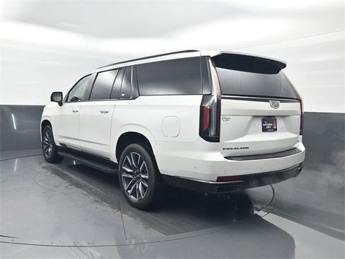 Used 2022 Cadillac Escalade ESV Sport image 3