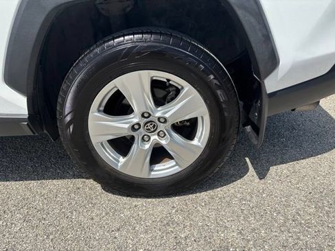 Used 2021 Toyota RAV4 XLE AWD/4WD image 11