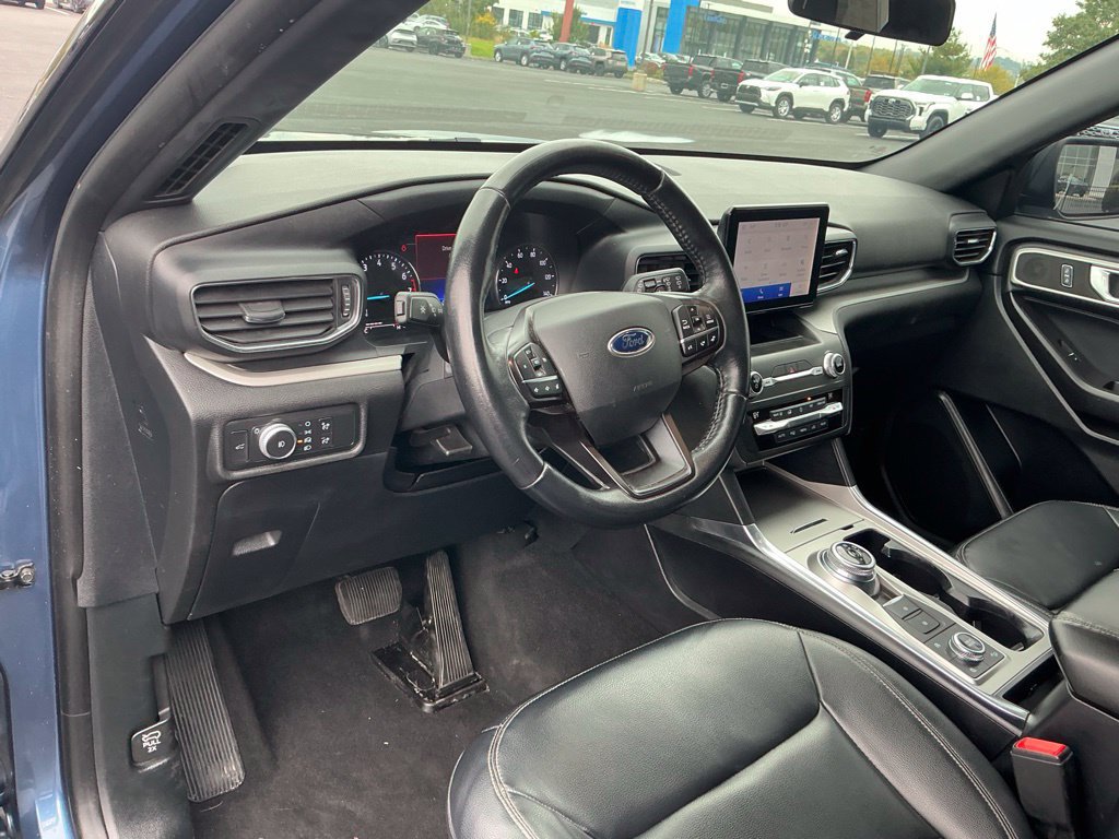 Used 2020 Ford Explorer XLT w/ Equipment Group 202A AWD/4WD image 19